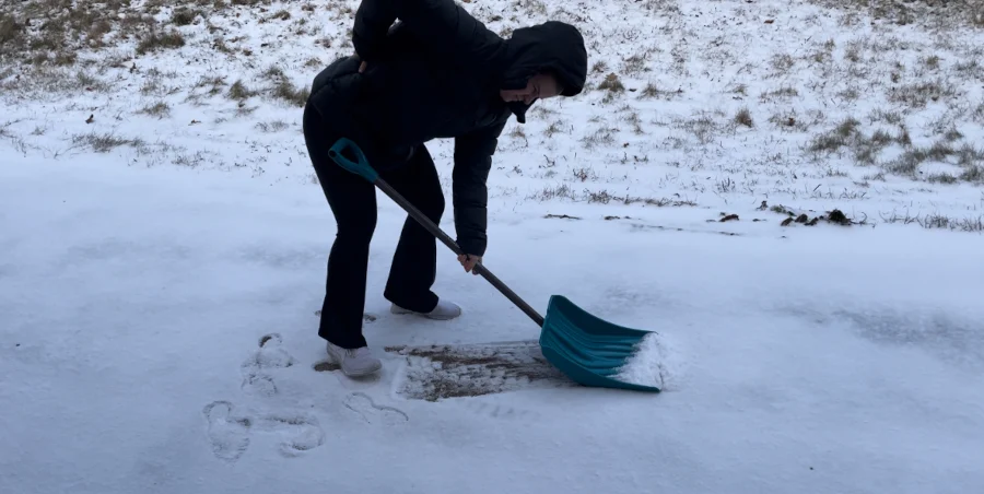 Back-Saving Shoveling Tips from a Burlington Physiotherapist Who’s Been There